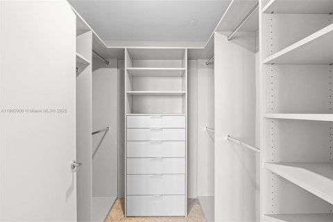 Condo in Aventura, Florida, 3 bedrooms  № 1951782 - photo 24