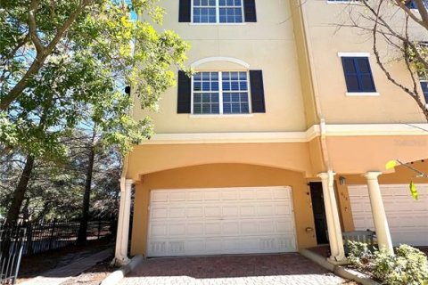 Townhouse in Clearwater, Florida 2 bedrooms, 148.64 sq.m. № 2225558