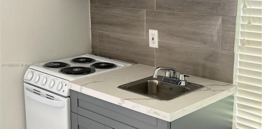 Immobilier commercial à Miami, Floride 1 chambre, 51.1 m2 № 1878506