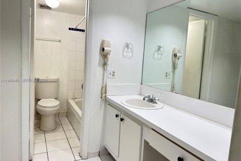 Купить кондоминиум в Майами, Флорида 2 спальни, 101.73м2, № 2008621 - фото 10