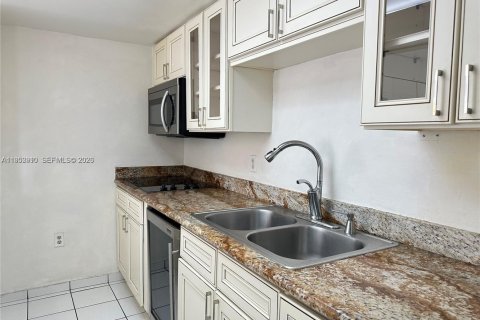 Купить кондоминиум в Майами, Флорида 2 спальни, 101.73м2, № 2008621 - фото 2