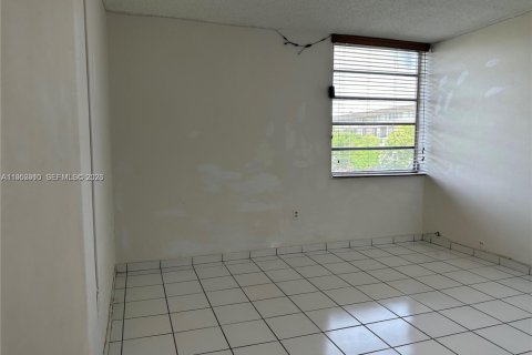 Купить кондоминиум в Майами, Флорида 2 спальни, 101.73м2, № 2008621 - фото 12