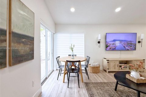 Condominio en venta en Miami, Florida, 2 dormitorios, 68.56 m2 № 1823915 - foto 2