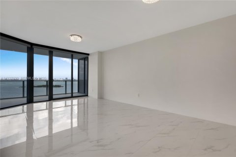 Condo in Miami, Florida, 2 bedrooms  № 1995597 - photo 25