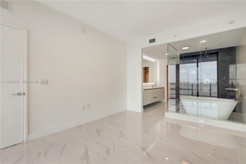Condo in Miami, Florida, 2 bedrooms  № 1995597 - photo 28