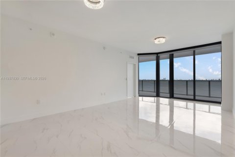 Condo in Miami, Florida, 2 bedrooms  № 1995597 - photo 24