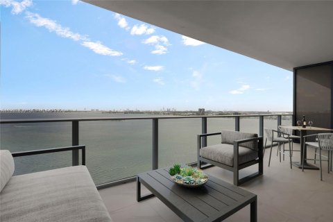 Condo in Miami, Florida, 2 bedrooms  № 1995597 - photo 3