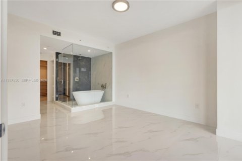 Condo in Miami, Florida, 2 bedrooms  № 1995597 - photo 30