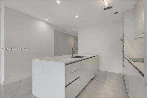 Condo in Miami, Florida, 2 bedrooms  № 1995597 - photo 20