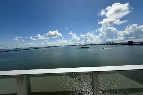 Condo in Miami, Florida, 2 bedrooms  № 1995597 - photo 11