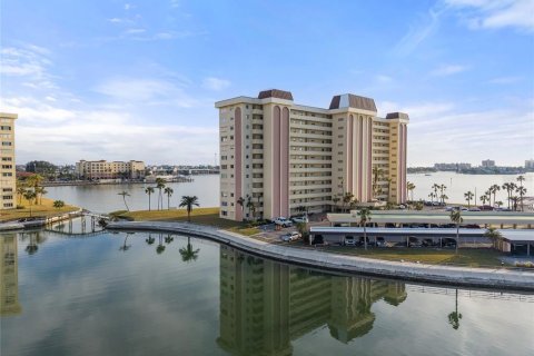 Condo in Saint Petersburg, Florida, 2 bedrooms  № 1769849 - photo 4