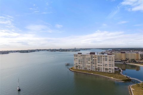 Condo in Saint Petersburg, Florida, 2 bedrooms  № 1769849 - photo 2
