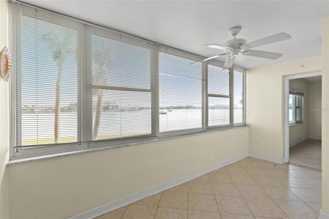 Condo in Saint Petersburg, Florida, 2 bedrooms  № 1769849 - photo 19