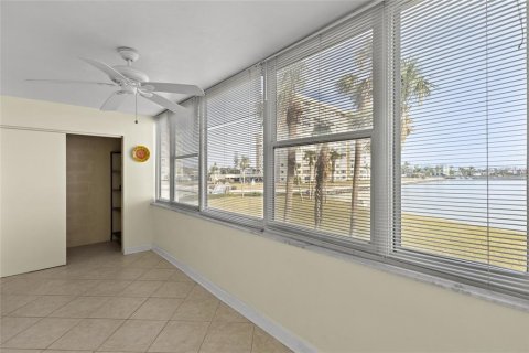 Condo in Saint Petersburg, Florida, 2 bedrooms  № 1769849 - photo 20