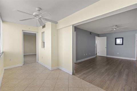 Condo in Saint Petersburg, Florida, 2 bedrooms  № 1769849 - photo 18