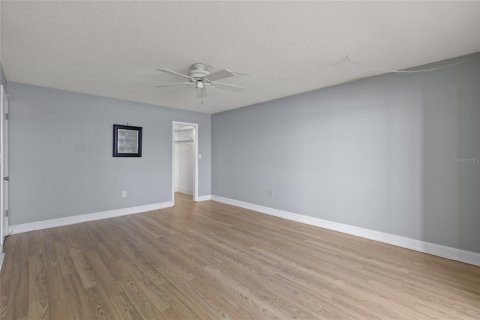 Condo in Saint Petersburg, Florida, 2 bedrooms  № 1769849 - photo 21