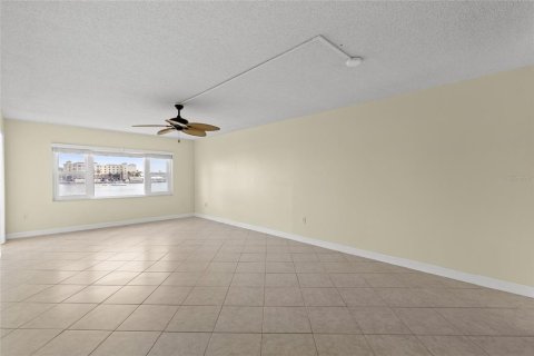 Condo in Saint Petersburg, Florida, 2 bedrooms  № 1769849 - photo 15
