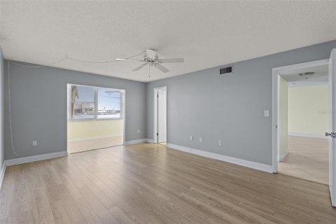 Condo in Saint Petersburg, Florida, 2 bedrooms  № 1769849 - photo 23