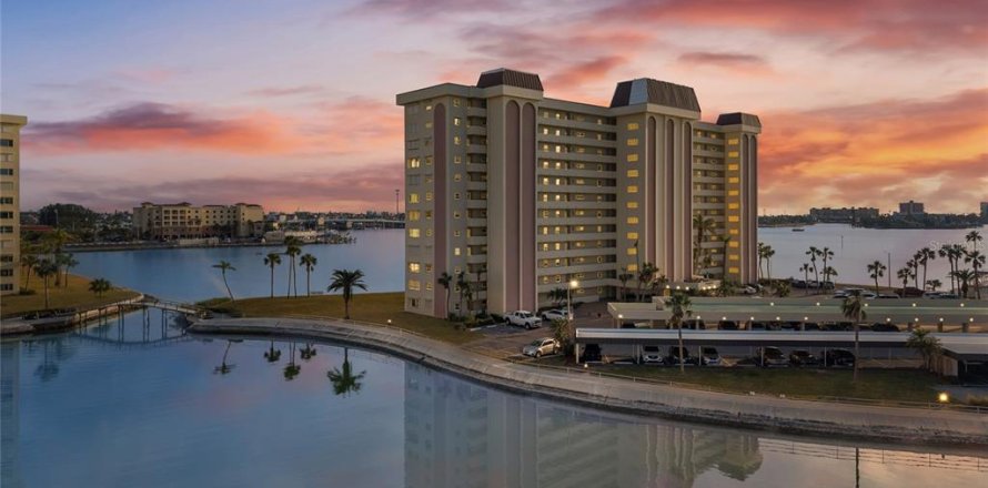 Condominio en Saint Petersburg, Florida, 2 dormitorios № 1769849