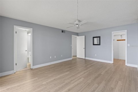 Condo in Saint Petersburg, Florida, 2 bedrooms  № 1769849 - photo 22
