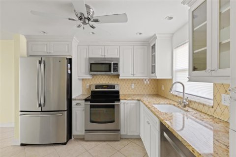 Condo in Saint Petersburg, Florida, 2 bedrooms  № 1769849 - photo 13