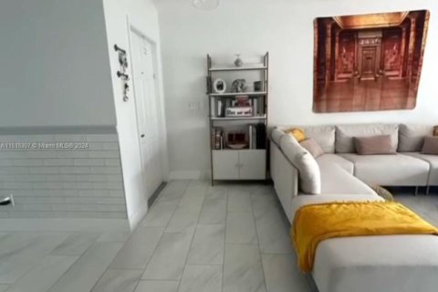 Villa ou maison à vendre à Miramar, Floride: 3 chambres, 113.43 m2 № 1938452 - photo 2