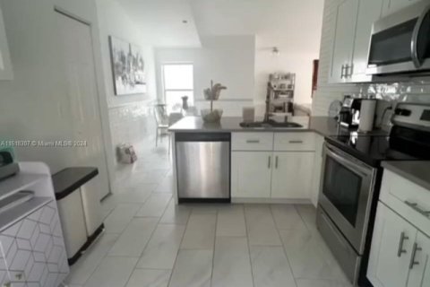 Casa en venta en Miramar, Florida, 3 dormitorios, 113.43 m2 № 1938452 - foto 4
