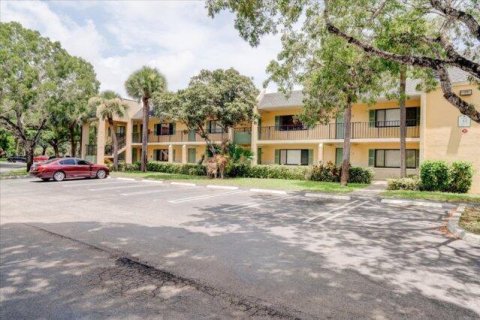 Condo in Boynton Beach, Florida, 2 bedrooms № 2194545