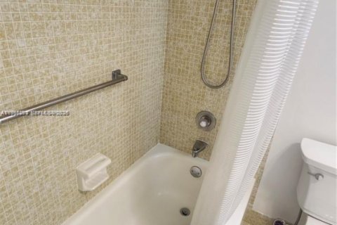 Copropriété à vendre à Deerfield Beach, Floride: 2 chambres, 92.9 m2 № 2029270 - photo 14