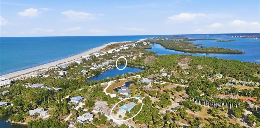 House in Placida, Florida 3 bedrooms, 148.36 sq.m. № 2108093