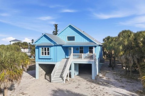 House in Placida, Florida 3 bedrooms, 148.36 sq.m. № 2108093 - photo 3