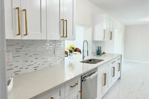 Casa en venta en Lauderhill, Florida, 3 dormitorios, 133.31 m2 № 2179644 - foto 21