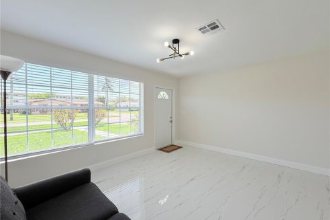 Casa en venta en Lauderhill, Florida, 3 dormitorios, 133.31 m2 № 2179644 - foto 9