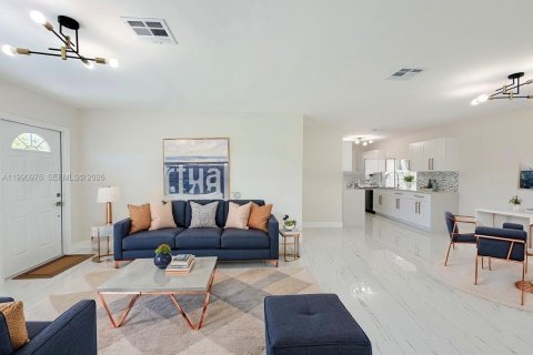 Casa en venta en Lauderhill, Florida, 3 dormitorios, 133.31 m2 № 2179644 - foto 2