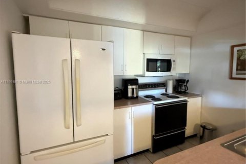 Купить кондоминиум в Хайполюксо, Флорида 2 спальни, 71.35м2, № 1897644 - фото 3