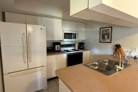 Купить кондоминиум в Хайполюксо, Флорида 2 спальни, 71.35м2, № 1897644 - фото 4