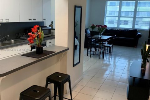 Condo in Miami Beach, Florida  № 2053714 - photo 8