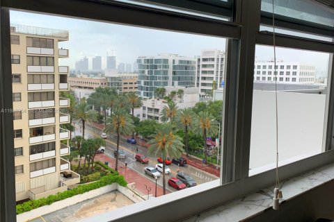 Condo in Miami Beach, Florida  № 2053714 - photo 15