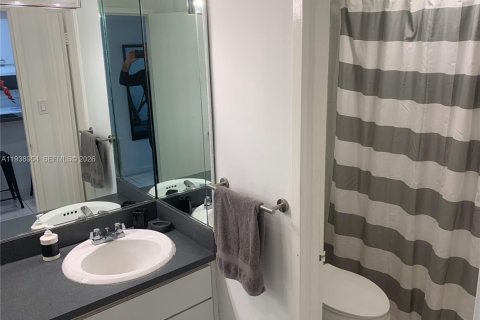 Condo in Miami Beach, Florida  № 2053714 - photo 12
