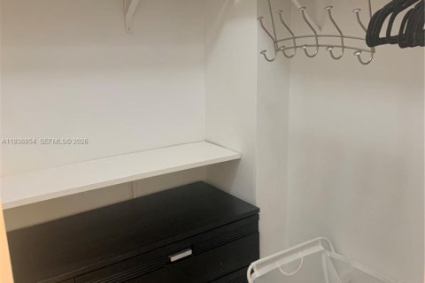 Condo in Miami Beach, Florida  № 2053714 - photo 10