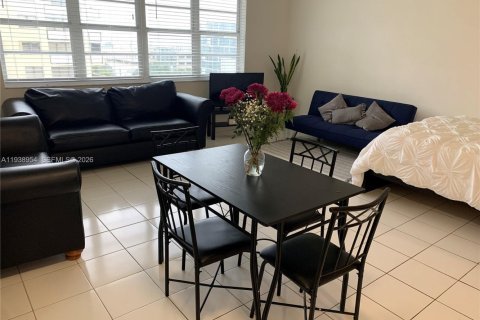 Condo in Miami Beach, Florida  № 2053714 - photo 4