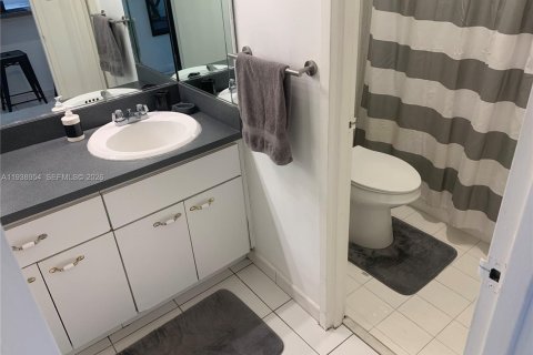 Condo in Miami Beach, Florida  № 2053714 - photo 13