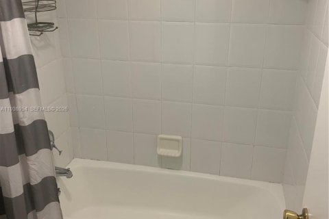 Condo in Miami Beach, Florida  № 2053714 - photo 14