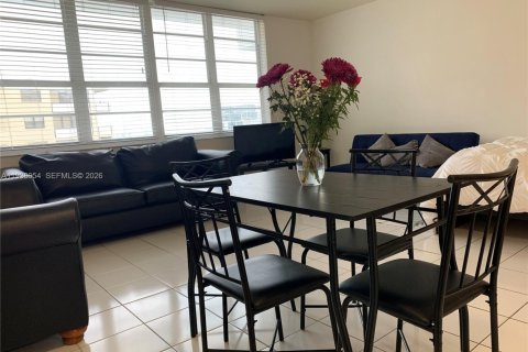 Condo in Miami Beach, Florida  № 2053714 - photo 3