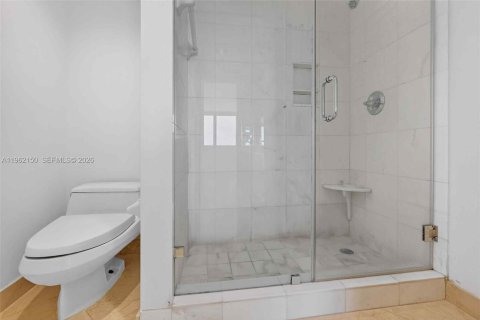 Copropriété à louer à Miami, Floride: 2 chambres, 174.84 m2 № 2023680 - photo 23