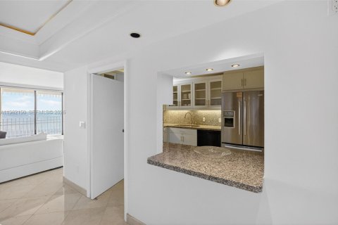 Copropriété à louer à Miami, Floride: 2 chambres, 174.84 m2 № 2023680 - photo 10
