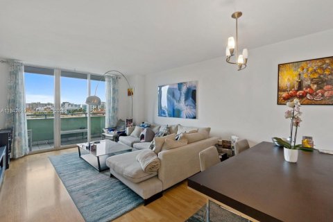 Condominio en venta en Miami Beach, Florida, 1 dormitorio, 68.75 m2 № 2000005 - foto 2