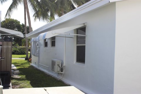 Casa en venta en Pompano Beach, Florida, 2 dormitorios, 129.51 m2 № 1987019 - foto 7