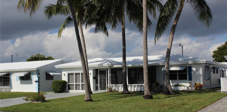 Casa en Pompano Beach, Florida 2 dormitorios, 129.51 m2 № 1987019