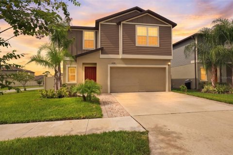 House in Land O' Lakes, Florida 5 bedrooms, 205.96 sq.m. № 2358771